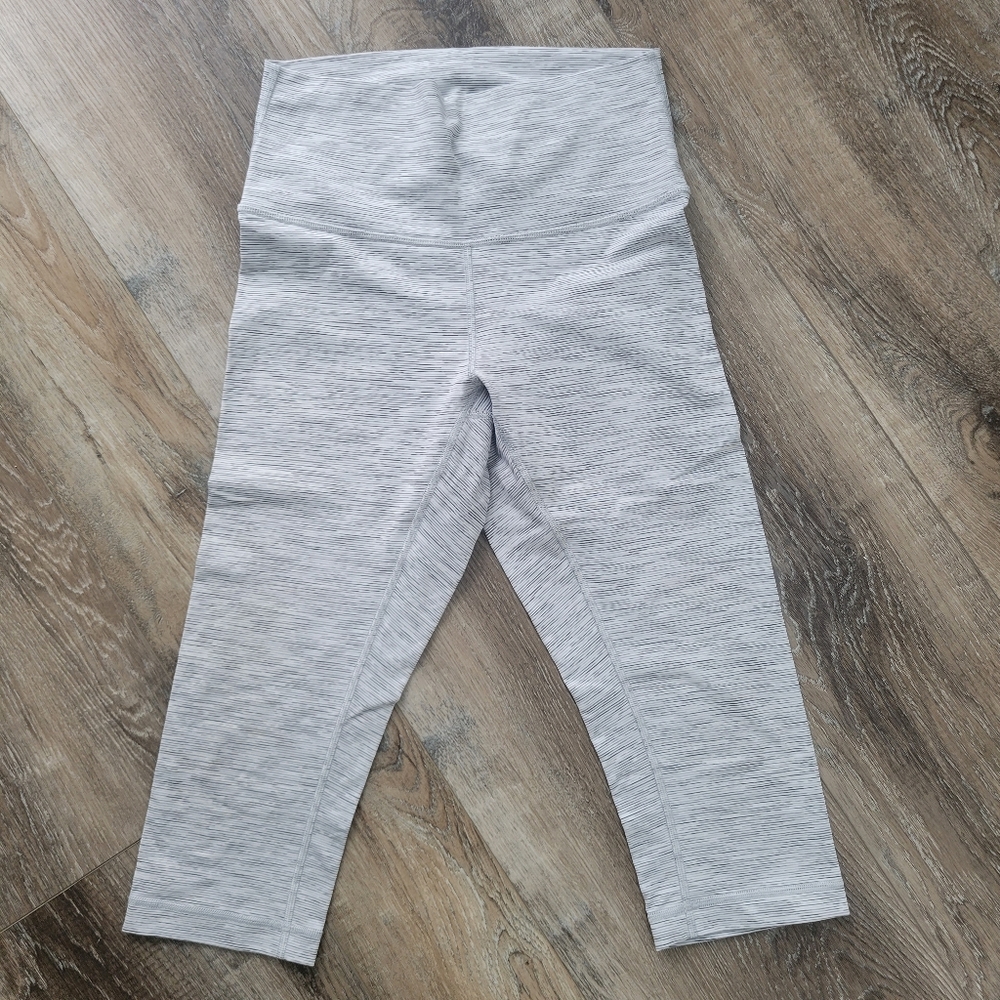 Lululemon 🍋 Wunder Under Crop III
